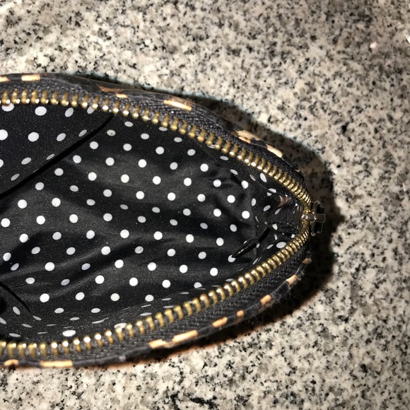 💕Victoria’s Secret Small Cosmetic Pouch💕 - Picture 2 of 5